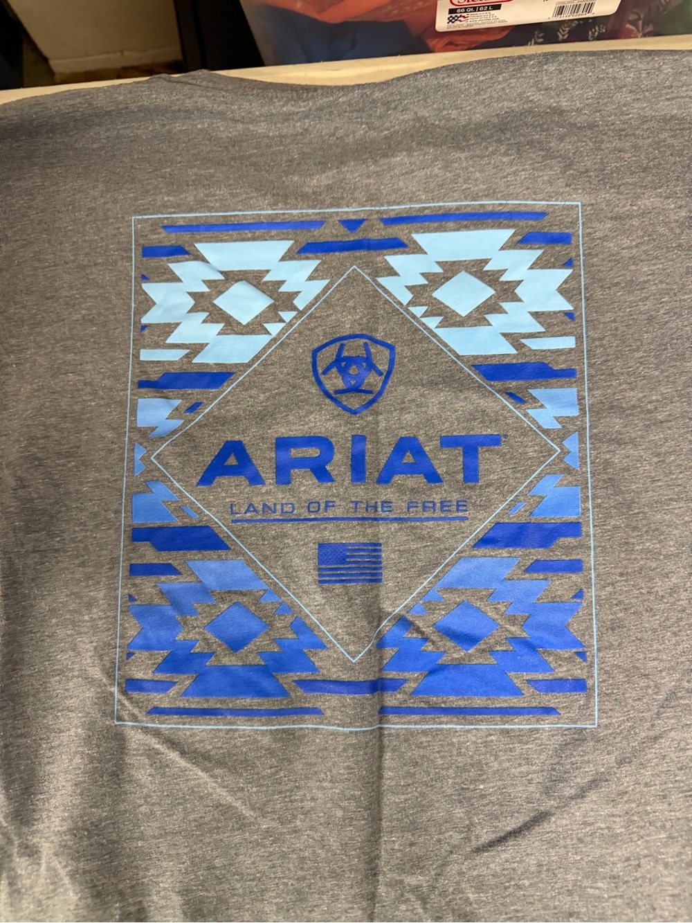 Ariat Graphic Tee in Heather Gray with Blue Aztec Print men’s Buckle size Large